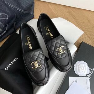 CHANEL Black Quilted Leather CC Logo Loafers